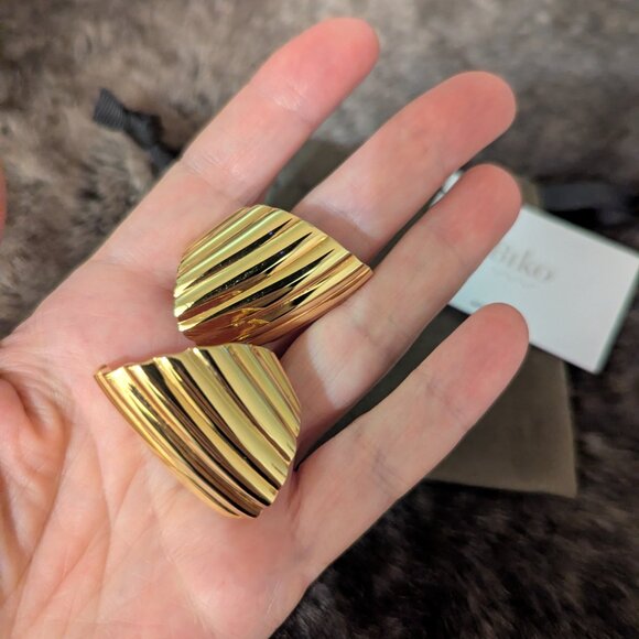 Statement gold earrings - Picture 4 of 4